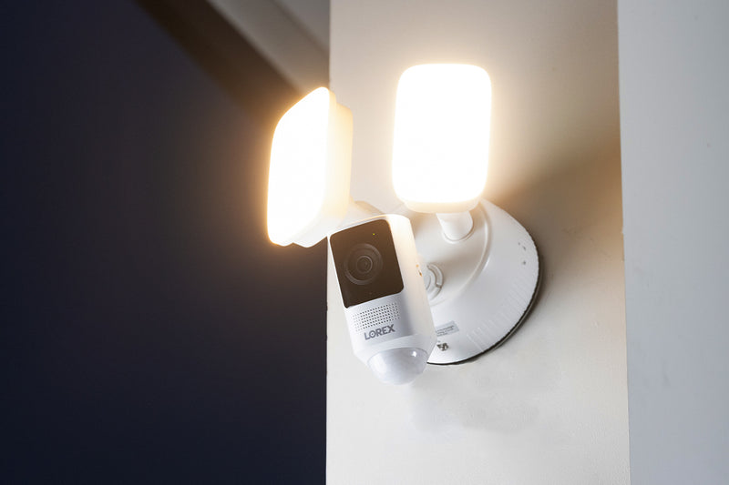 Lorex 2K Wi-Fi Floodlight Security Camera (32GB, Cloud-Enabled)